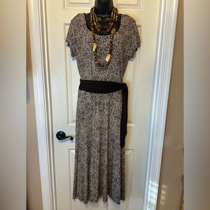 D51 Elegant Brown & White Patterned Dress with belt attached & flowing skirt.